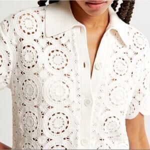 Abercrombie & Fitch Peter Pan Collar Short sleeve shirt white crochet-Size M